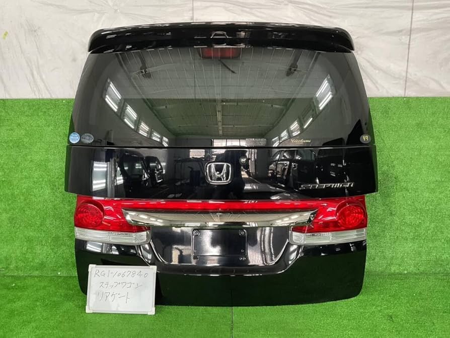 ステップワゴン RG1  後期 テールランプ リアゲートフィニッシャー ステップワゴン RG1 後期 テールランプ リアゲート
